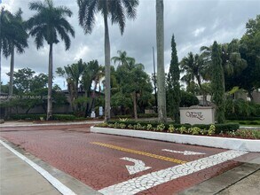 9849 Nob Hill Ln in Sunrise, FL - Building Photo - Building Photo