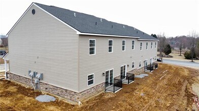 1261 Danner Rd in Macungie, PA - Foto de edificio - Building Photo