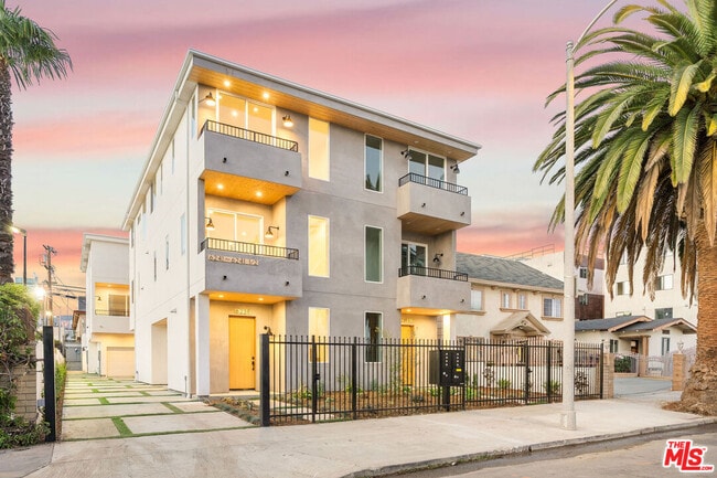 6239 Banner Ave in Los Angeles, CA - Building Photo - Building Photo