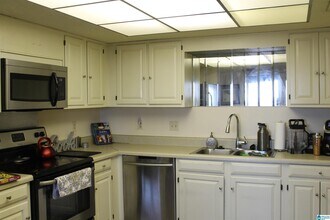 1300 Beacon Pkwy E in Birmingham, AL - Building Photo - Building Photo