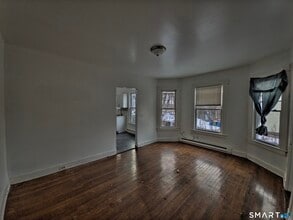 64 Wood St in Waterbury, CT - Building Photo - Building Photo