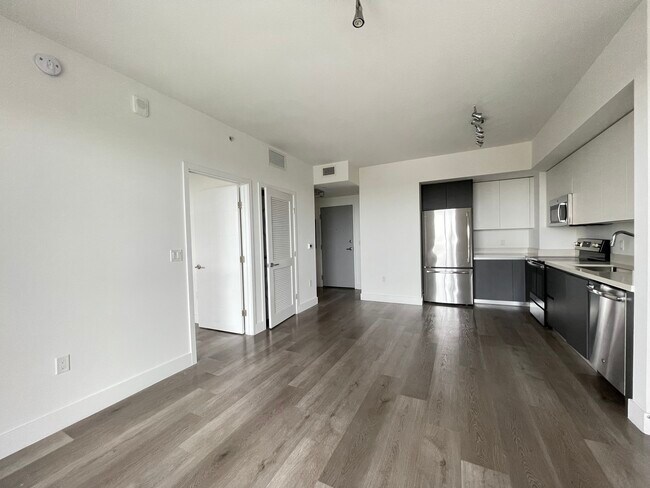 3010 SW 23rd Ter, Unit B1 in Miami, FL - Foto de edificio - Building Photo