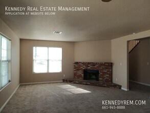 461 W Ave K in Lancaster, CA - Building Photo - Building Photo