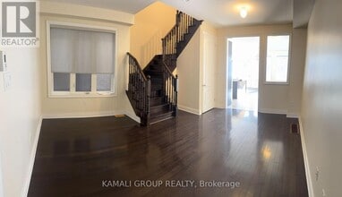 135 Lindbergh Dr in Vaughan, ON - Building Photo - Building Photo