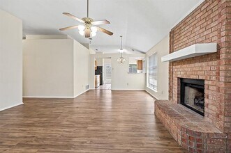 5209 Livermore Dr in Arlington, TX - Building Photo - Building Photo