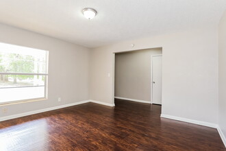 5433 Matanzas Cir in Jacksonville, FL - Building Photo - Building Photo