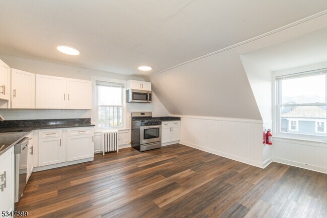 2 Hillside Ave in Summit, NJ - Building Photo - Building Photo