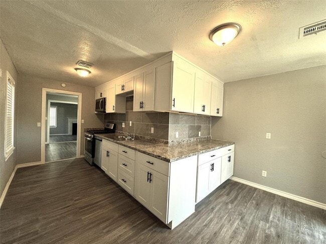 2100 NE 19th St in Oklahoma City, OK - Building Photo - Building Photo