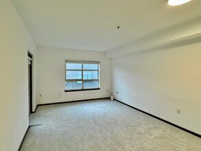 111 108th Ave NE, Unit 411 in Bellevue, WA - Building Photo - Building Photo