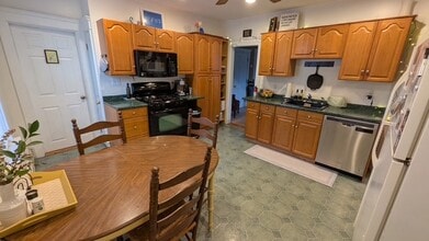 13 Home St, Unit #2 in Beverly, MA - Building Photo - Building Photo