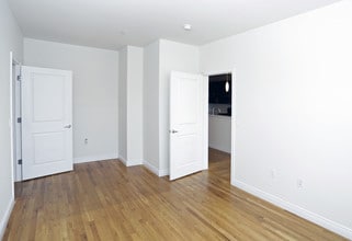 St George in Harrison, NJ - Foto de edificio - Interior Photo