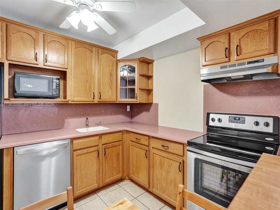 2001 Atlantic Shores Blvd in Hallandale Beach, FL - Building Photo