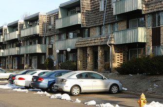 The Riviera in Roseville, MN - Foto de edificio - Building Photo