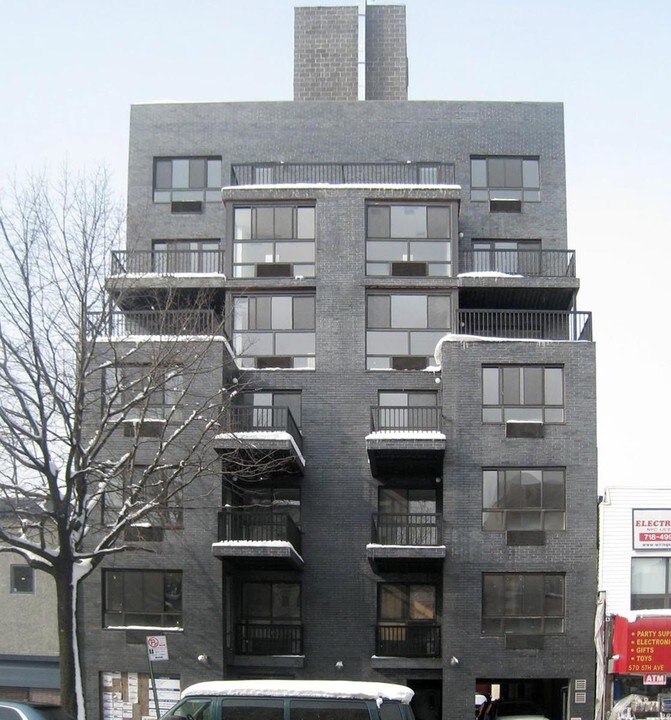 572 5th Ave in Brooklyn, NY - Building Photo