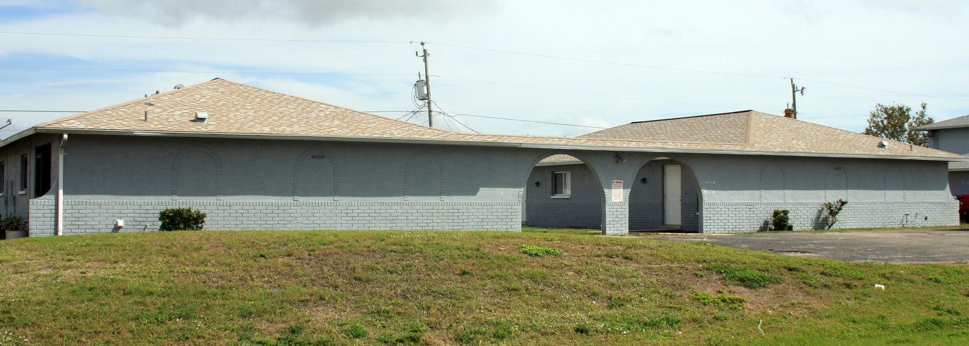 4603-4607 SW 8th Pl in Cape Coral, FL - Building Photo