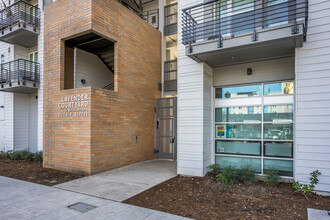 Lavender Courtyard in Sacramento, CA - Building Photo - Building Photo