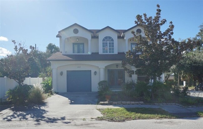 property at 1002 W Lemon St