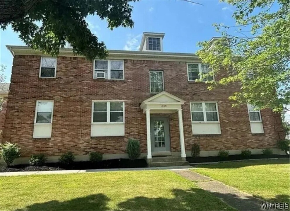 465 Wehrle Dr in Buffalo, NY - Building Photo