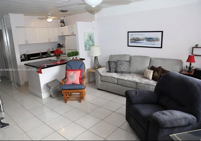 815 SW 10th Terrace in Hallandale Beach, FL - Building Photo - Building Photo