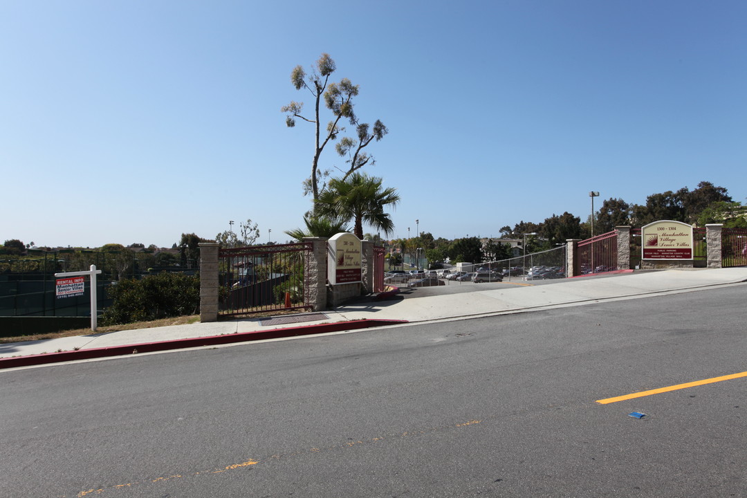 Manhattan Village Senior Villas in Manhattan Beach, CA - Foto de edificio