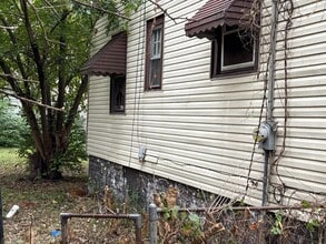 1422 N 54th St in East St. Louis, IL - Foto de edificio - Building Photo