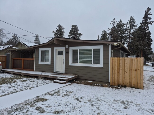 property at 480 SE Cleveland Ave