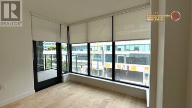 135-135 13th St E in North Vancouver, BC - Building Photo - Building Photo