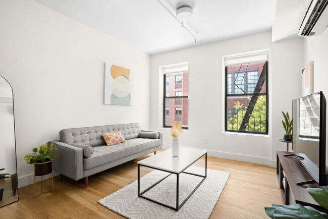 517 W 45th St