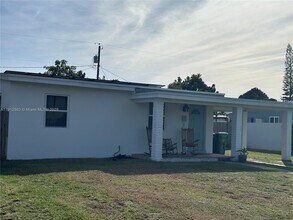 420 NE 12th St in Homestead, FL - Building Photo - Building Photo