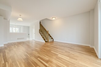 89 Willow Ln in Grimsby, ON - Building Photo - Building Photo