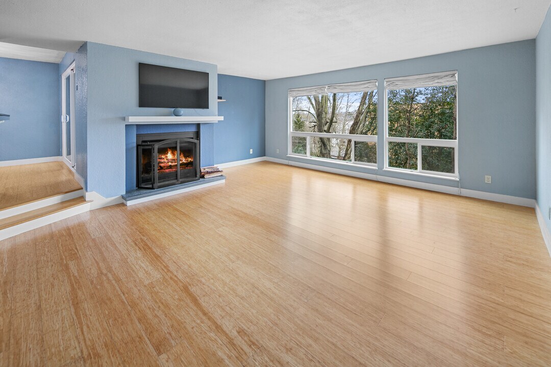 2510 W Manor Pl, Unit 114 in Seattle, WA - Building Photo