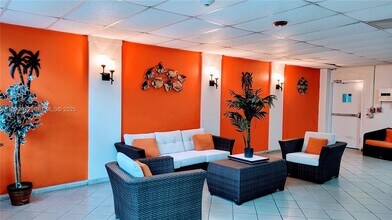 524 Washington Ave in Miami Beach, FL - Foto de edificio - Building Photo