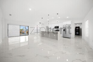 4117 NE 16th Ave in Cape Coral, FL - Building Photo