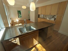 14 Myrtle Ave, Unit 1 in Cambridge, MA - Building Photo