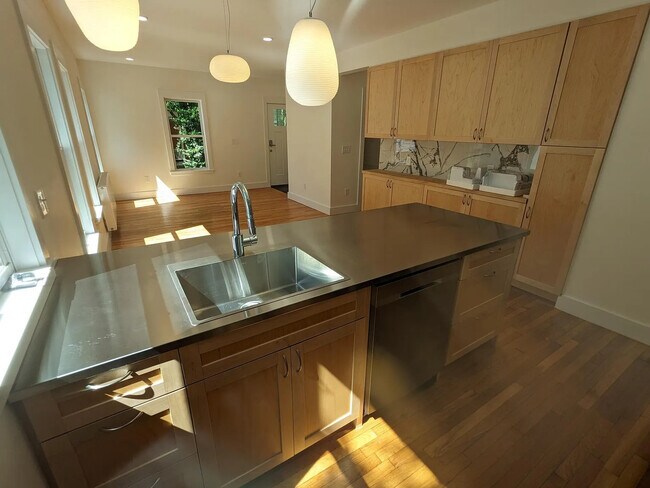 14 Myrtle Ave, Unit 1