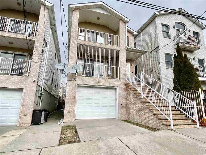 216 Kearney Ave-Unit -1 in Jersey City, NJ - Foto de edificio