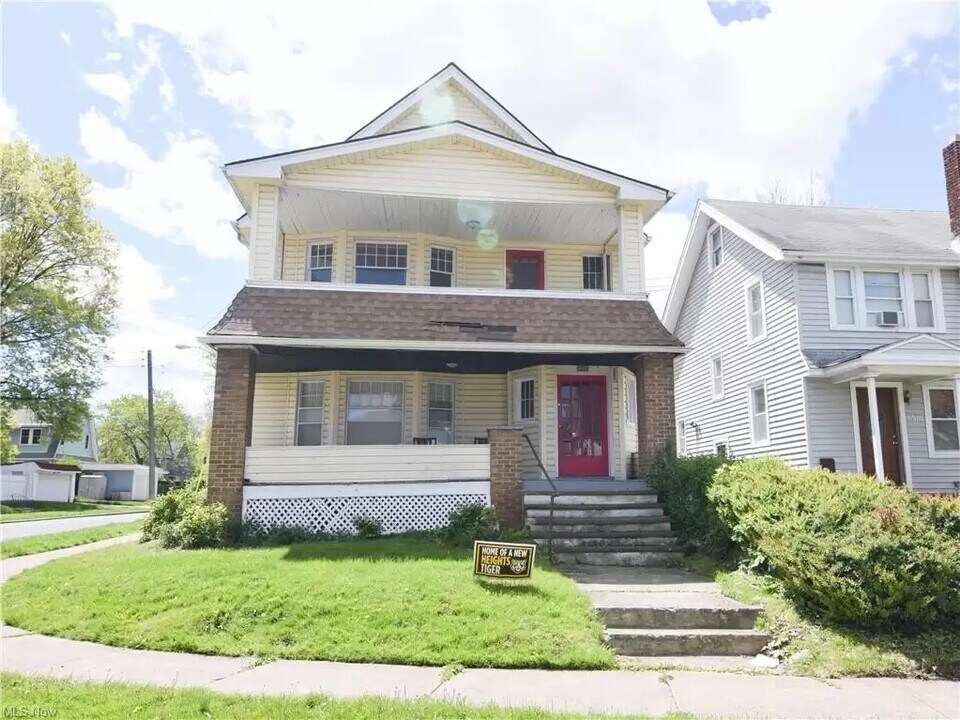 3320 Berkeley Rd, Unit 2 in Cleveland Heights, OH - Building Photo