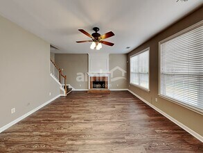 1602 Rocky Trail Ln in Dacula, GA - Foto de edificio - Building Photo
