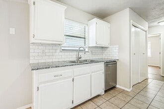 12225 SW 14th St in Yukon, OK - Building Photo - Building Photo