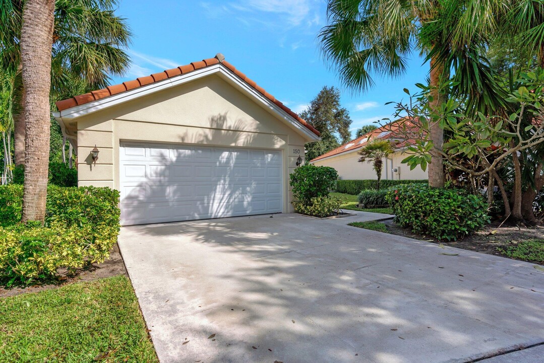 150 Lost Bridge Dr in Palm Beach Gardens, FL - Building Photo