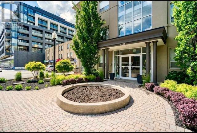 4198 Dundas St W in Toronto, ON - Building Photo - Building Photo