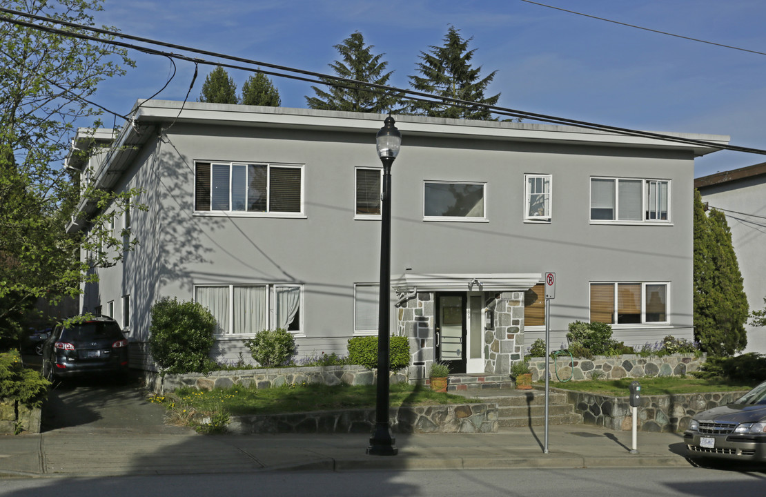 629 Twelfth St in New Westminster, BC - Building Photo