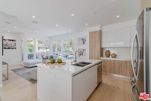 1216 N Sycamore Ave in Los Angeles, CA - Building Photo