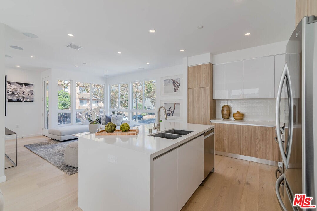 1212 1/2 N Sycamore Ave in Los Angeles, CA - Building Photo