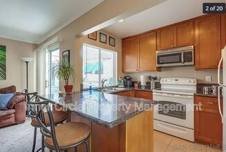 3276 Ashford St in San Diego, CA - Foto de edificio - Building Photo