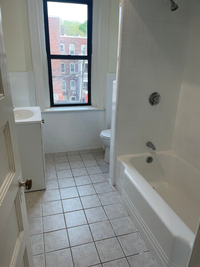 1856 Beacon St, Unit 2 in Brookline, MA - Building Photo - Building Photo
