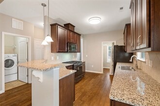 127 Cypress Hill Ln in Holly Springs, NC - Building Photo - Building Photo