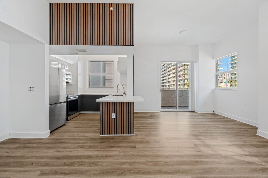1250 S Miami Ave, Unit 815 in Miami, FL - Building Photo