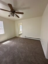 1826 Summers Ln in Klamath Falls, OR - Building Photo - Building Photo
