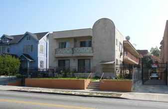 340 S Wilton Pl in Los Angeles, CA - Building Photo - Building Photo